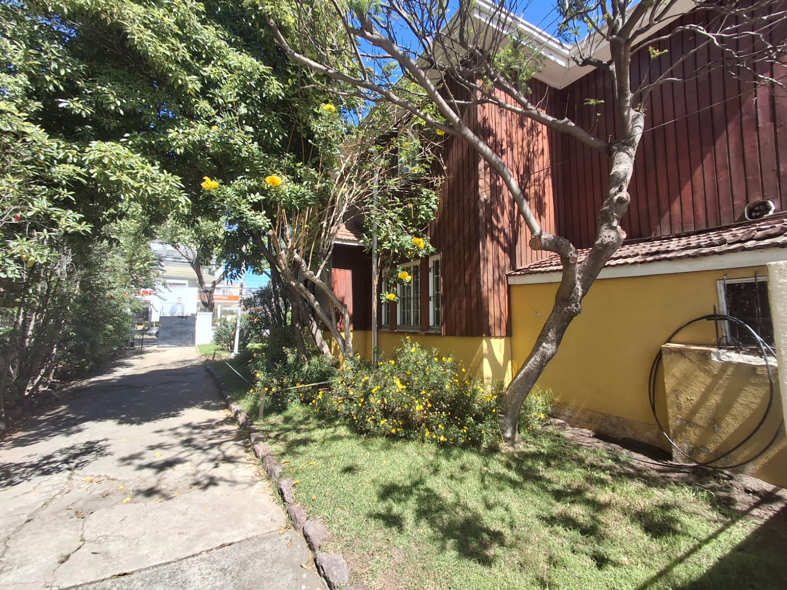 TERRENO EN VENTA CON CONSTRUCCION EN 8 NORTE VIÑA